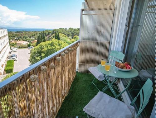 a balcony with a table with a bowl of fruit on it at Superb T4 Souplex in Giens in Hyères
