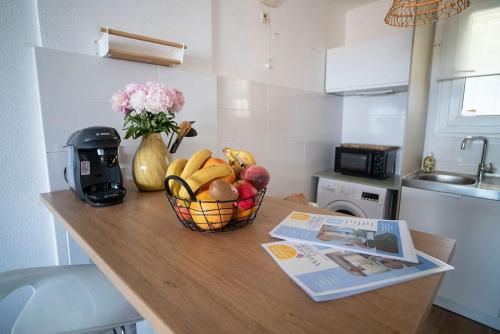 a bowl of fruit on a counter in a kitchen at Superb T4 Souplex in Giens in Hyères