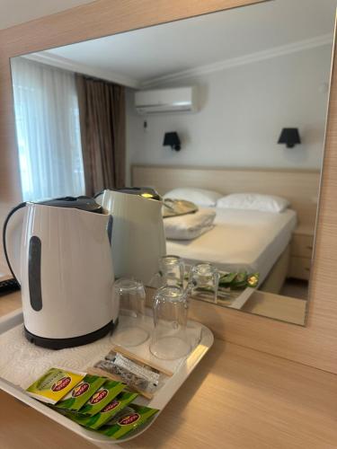 a mirror reflection of a hotel room with two toasters at Amsterdam Otel & Suite Apart in Kemer