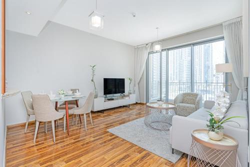 Elegant 1BR Near Dubai Mall with Balcony