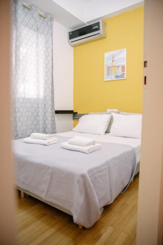 3Cs Athens Ampelokipoi Comfy flat ft Patio Airport Direct day n night