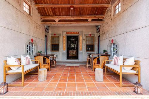 Χώρος καθιστικού στο 臺窩灣台南包棟民宿Taiwan Heritage House A Cultural Stay in Tainan 全新房間2-12人4房6衛4床2廳1廚房