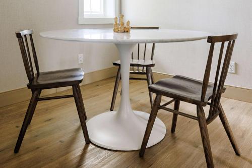 a table with two chairs and a white table and chairs at Balcomo, a Ramada by Wyndham in Penticton