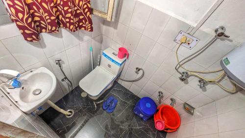a small bathroom with a sink and a toilet at Mir guest house in Pahalgām