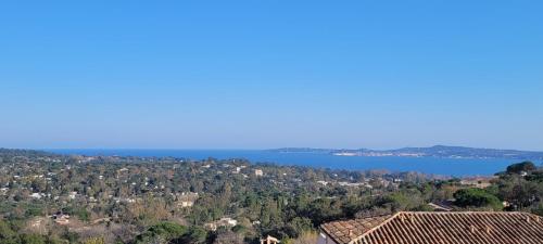 Apparemment Vue Mer - 6 personnes - Golfe de Saint Tropez