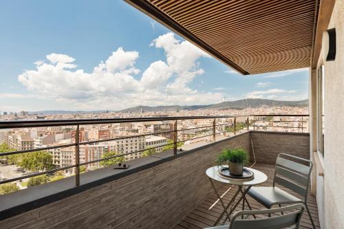 a balcony with a table and chairs and a view at Click&Flat Luxury Tetuan in Barcelona