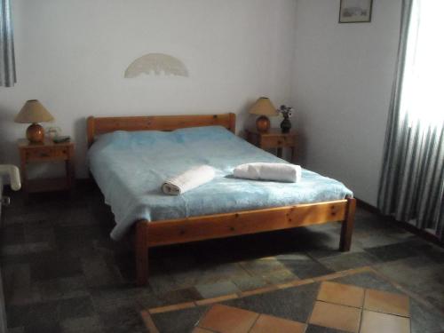 Säng eller sängar i ett rum på Archipelagos Sunset Apartments