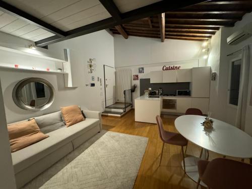 Romantic Apartment in Florence