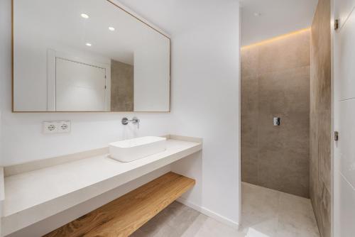 a bathroom with a sink and a mirror at Villa Bonjour in El Port