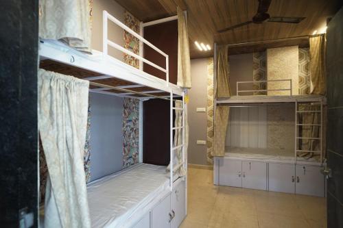 a room with two bunk beds in it at HOTEL METRO REGENCY INN in Jaipur