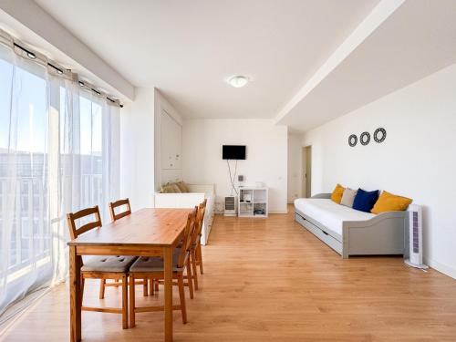 Bright apartment next to main avenue and marina #1870