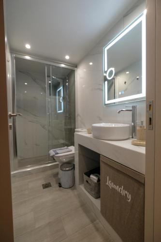 Rhodes Retreat: Modern Comfort in Serene Luxury