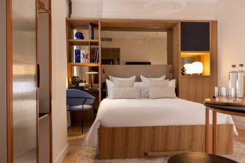 Cama ou camas em um quarto em Alberte Hôtel