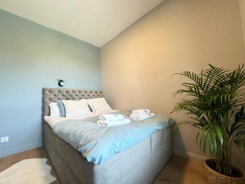 Ένα ή περισσότερα κρεβάτια σε δωμάτιο στο Apartament Ciri Q4Apartments