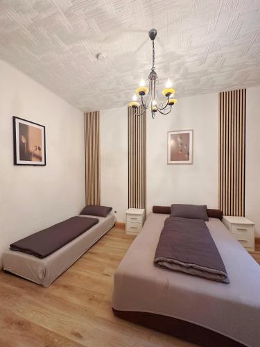 Una cama o camas en una habitación de 2 Schlafenzimmer 5 Betten
