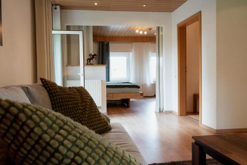 a living room with a couch and a mirror at Idyllische Ferienwohnung im Kalletal in Kalletal