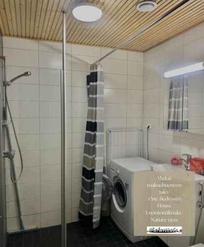 Bilik mandi di Safaritalo Apartments