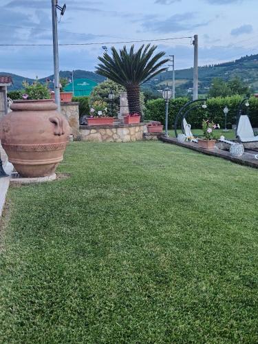 a large vase sitting on top of a field of grass at B&B Ferro di Cavallo in Tivoli