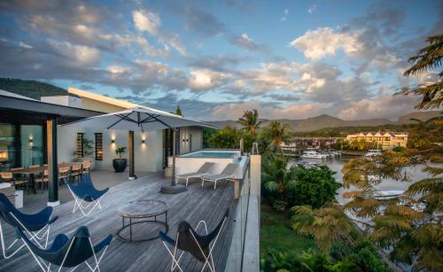 Penthouse Luxueux avec Piscines, Vues Mer et Montagne