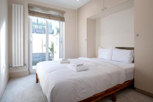 Un ou plusieurs lits dans un hébergement de l'établissement GuestReady - Sunny Haven in Notting Hill