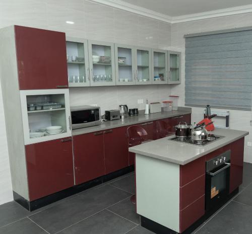 Kuchyň nebo kuchyňský kout v ubytování Bespoke 3 Bedroom Gated House