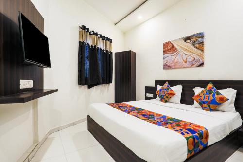 Cama o camas de una habitación en FabHotel SK
