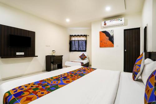 Cama o camas de una habitación en FabHotel SK