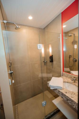 Bilik mandi di IBIS BUDGET CAPAO Bonito