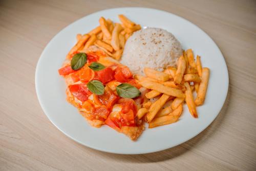 Makanan di atau berdekatan hotel