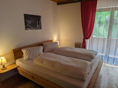 a bedroom with a bed and a window at Appartementhaus Habich in Bad Kleinkirchheim