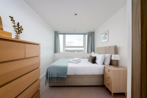 Säng eller sängar i ett rum på GuestReady - Charming stay with a balcony