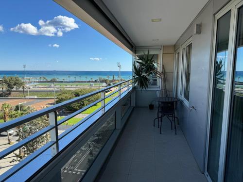 a balcony with a view of the ocean at GuestReady - Apartamento com vista para o mar e terraço in Barcelona
