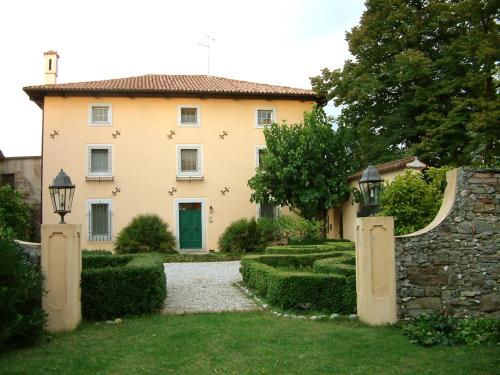 Κήπος έξω από το Casa Due Tigli B&B