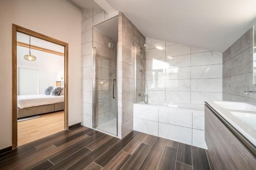 Ένα μπάνιο στο Apartment Koya Alpe D'Huez - by EMERALD STAY