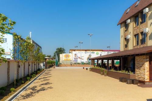 an empty street in front of a building at YMY HOTELS Târgu Jiu in Târgu Jiu