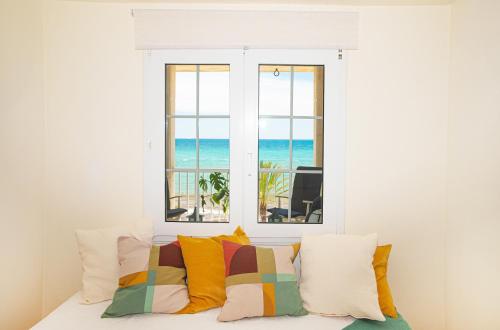 a bedroom with a bed with a view of the ocean at Vistas Increíbles y Confort en 1ª Línea de Playa in Santa Pola