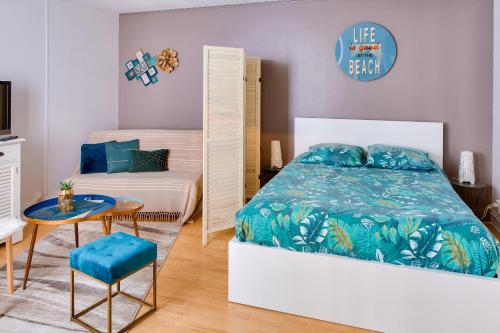 Posteľ alebo postele v izbe v ubytovaní 600m plage - Centre ville - appartement pour 4