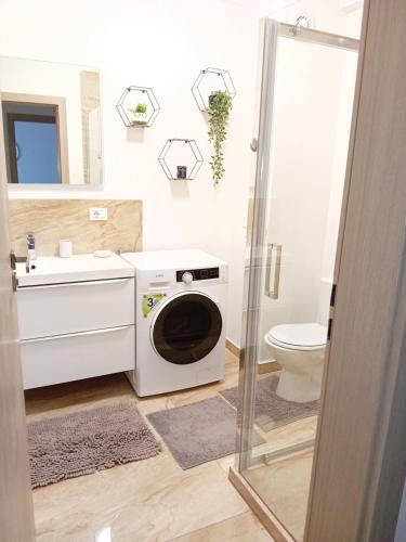 Ένα μπάνιο στο Apartament Adrian
