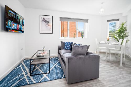Posezení v ubytování 2 Bedroom Apartment - Off-Street Parking - WIFI - Netflix - Top Rated - 49C