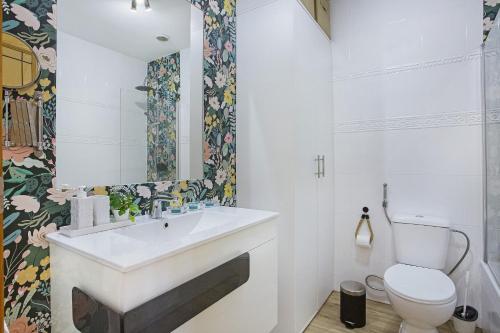 a white bathroom with a sink and a toilet at Apartamento 104 in Caleta De Fuste