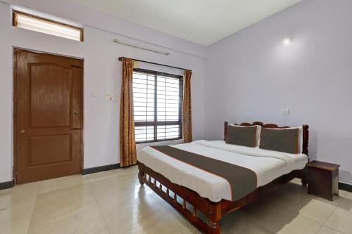 A bed or beds in a room at Collection O KMM Kushi Resort