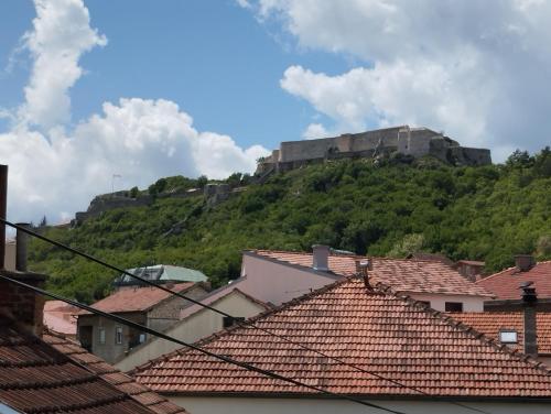 a view of the castle from the roofs of houses at Jasna1 in Knin