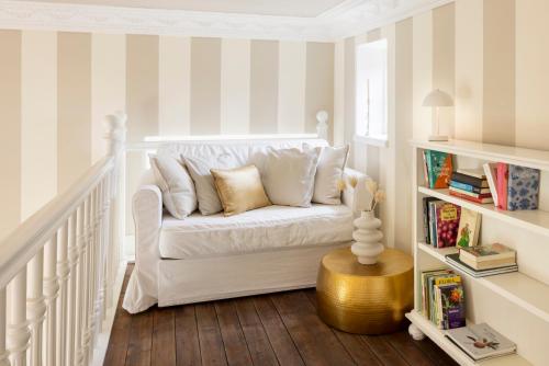 a white couch in a room with striped walls at Schloss Hertefeld & Hertefeldhof in Weeze