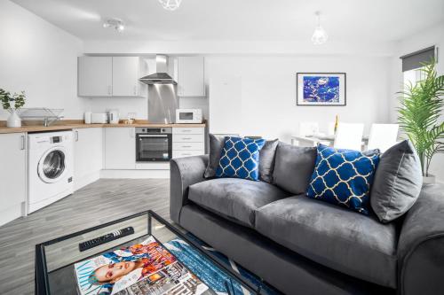 a living room with a couch and a kitchen at 2 Bedroom Apartment - Private Parking - Wifi - Netflix - Top Rated - 51C in Sleightholme