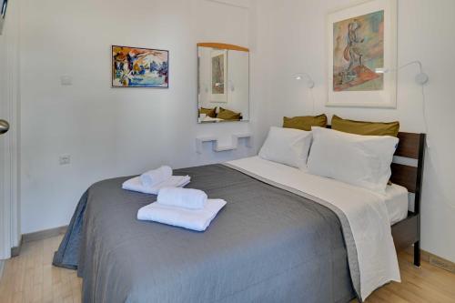 a bedroom with a bed with two towels on it at Academia stay ήσυχα & στο Κέντρο in Ioannina