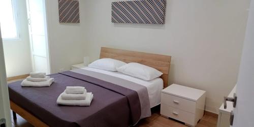 Un pat sau paturi într-o cameră la Samar 2