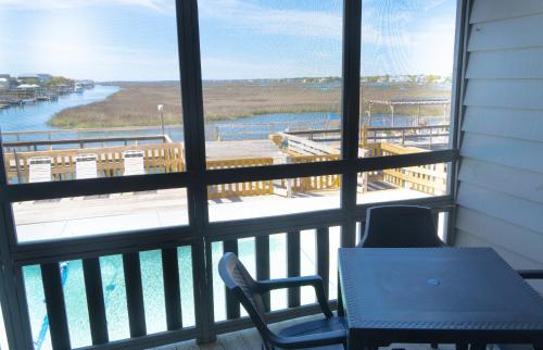 Balkoni atau teres di Sea Watch Inn at the Landing
