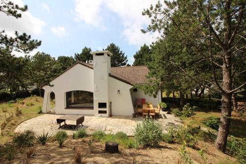 Annonce professionnelle. Jolie maison de vacances 4 chambres avec jardin à proximité de la mer.