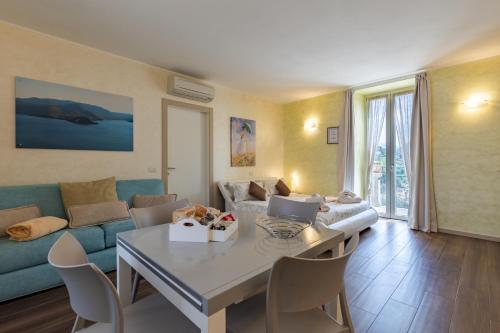 a living room with a blue couch and a table at Villa Vitali - Bellagio in Bellagio