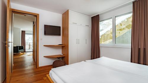 Postel nebo postele na pokoji v ubytování Chalet Luna by Zermatt Premium Apartments